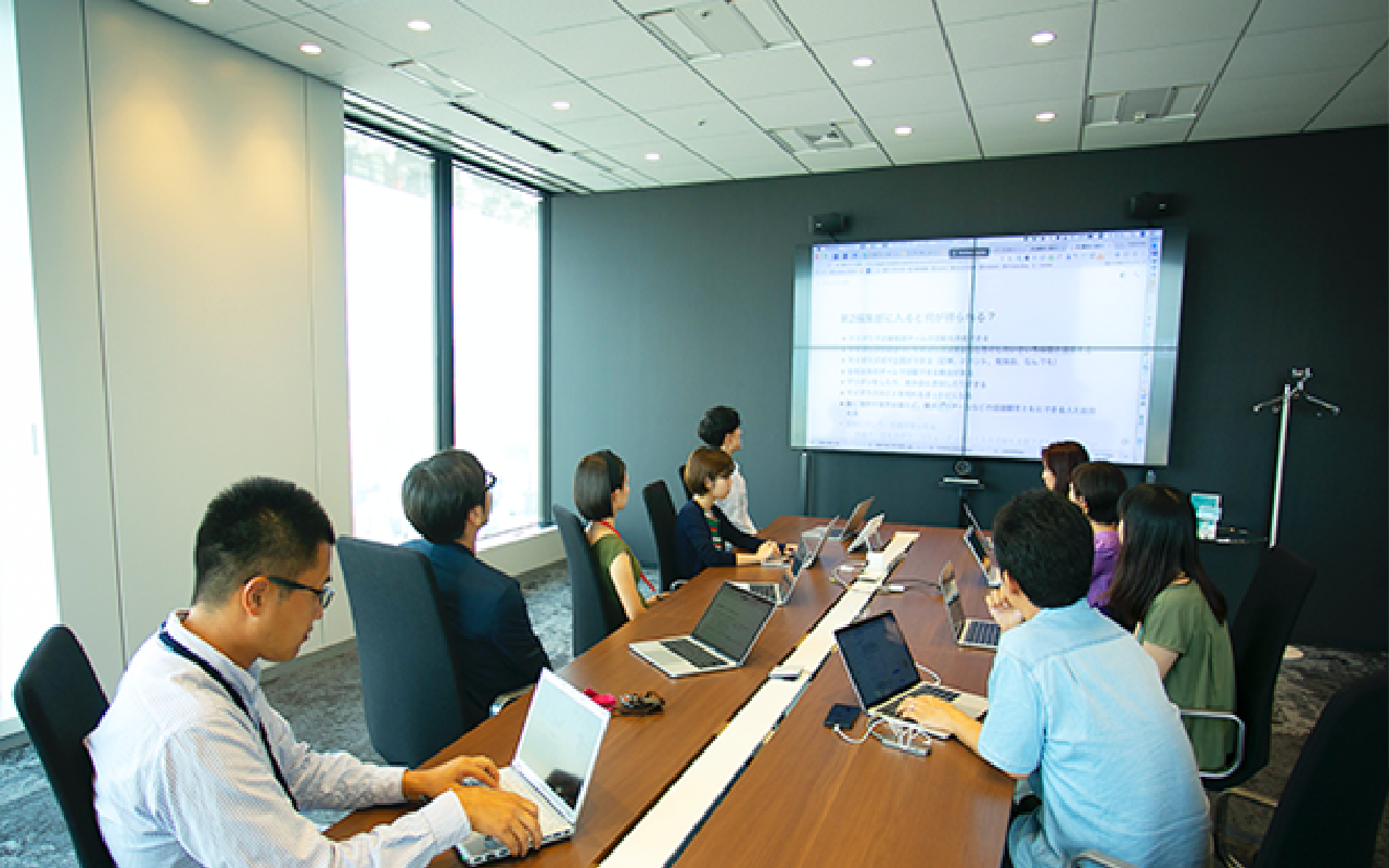 The one versus many video conference