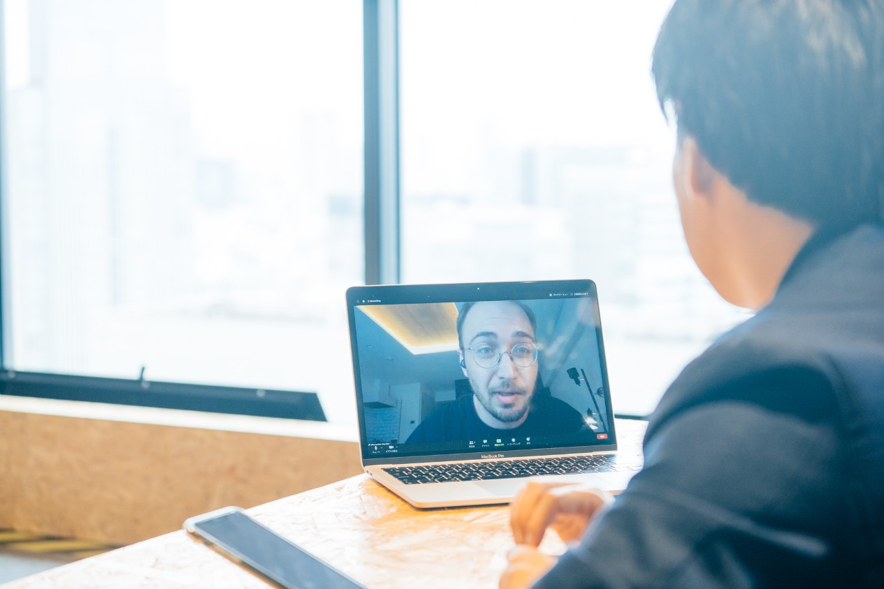 Alex Steullet talking to Yoshihisa Aono remotely